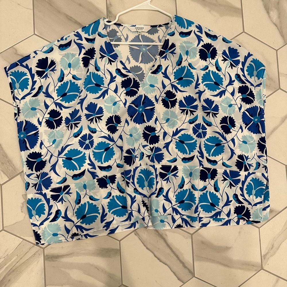 Crosby blue and white top, euc, xs